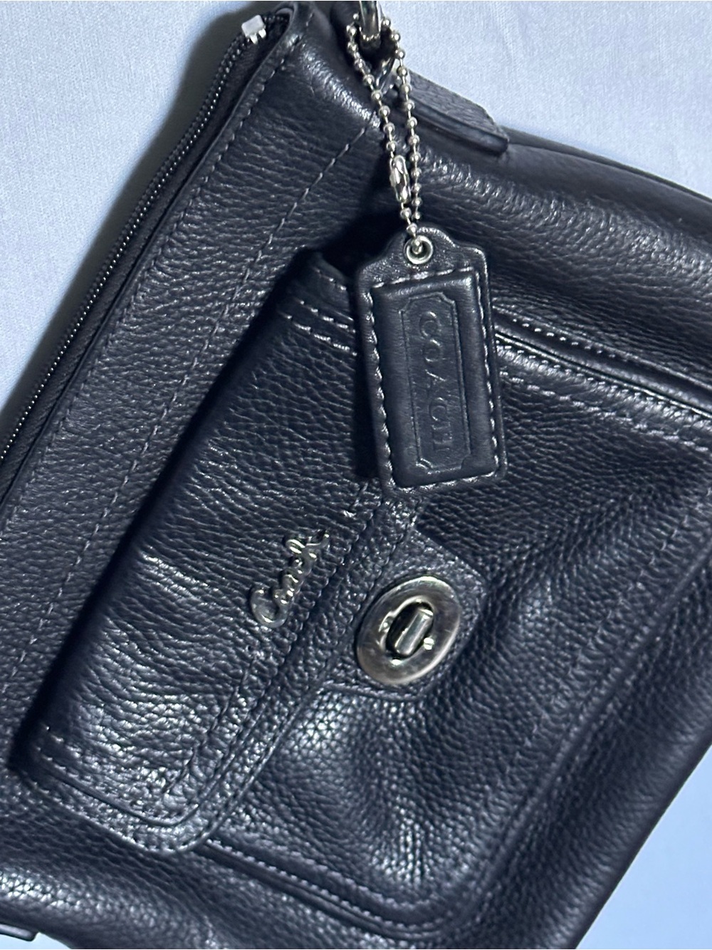 Vintage Y2K Coach Black Pebbled Leather Crossbody Bag Classic Minimalist Luxury